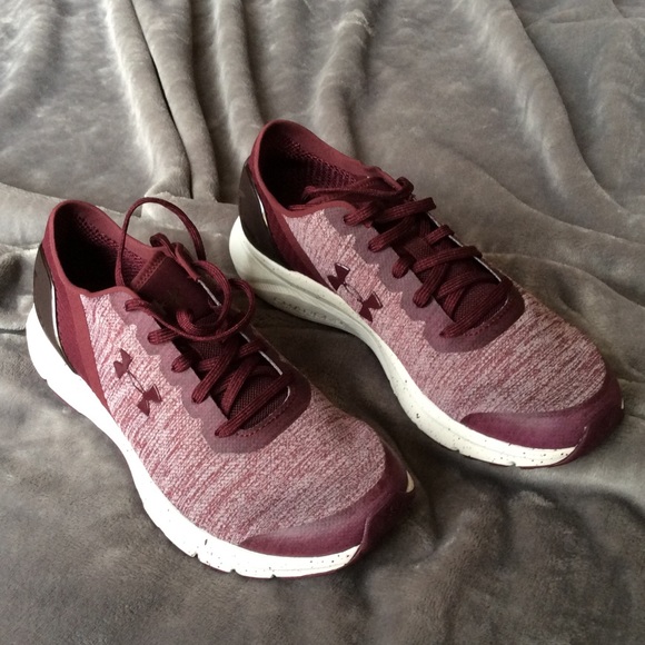 women's maroon under armour shoes